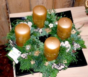 Gesteckter Adventskranz