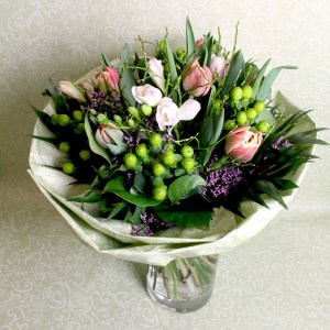 Frühlingsstrauss mit Tulpen