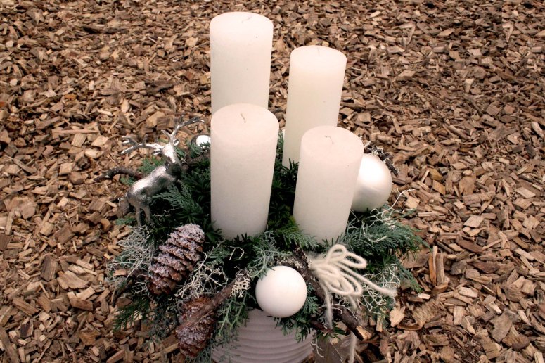 Adventsgesteck weiss: 148.-