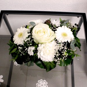 20. Gesteck länglich weiss 35.- Fr.